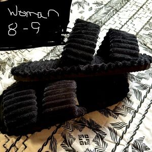 Women's Black Ribbed Slippers